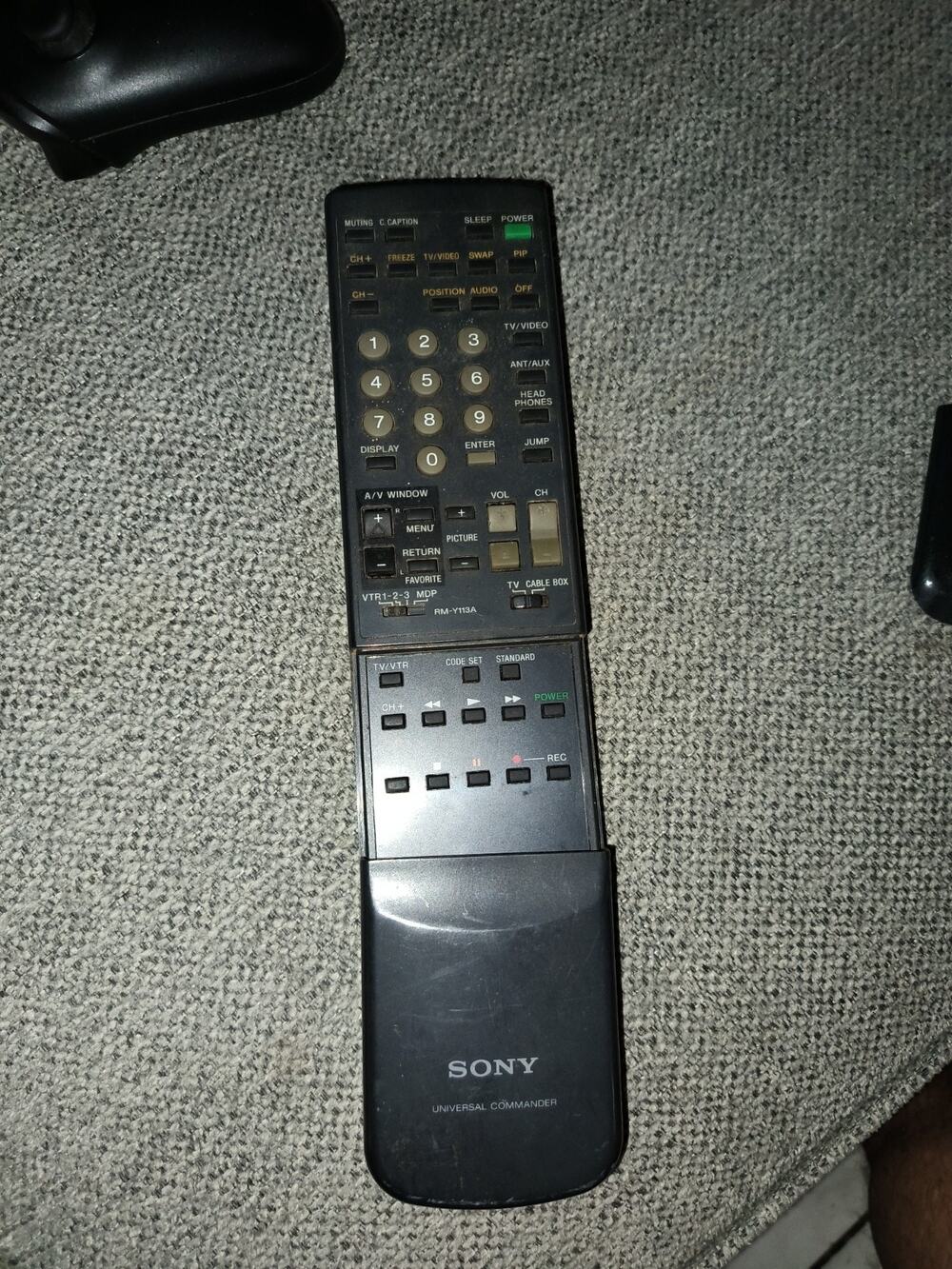 Sony RM-Y113A Universal Commander Remote Control TV VTR Cable Pre-Owned Black